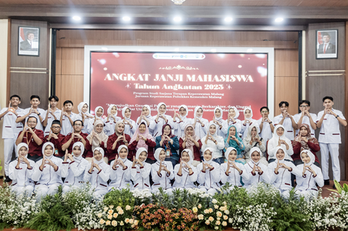Angkat Janji Mahasiswa Program Studi Sarjana Terapan Keperawatan 15 Oktober 2025 - (Ada 8 foto)